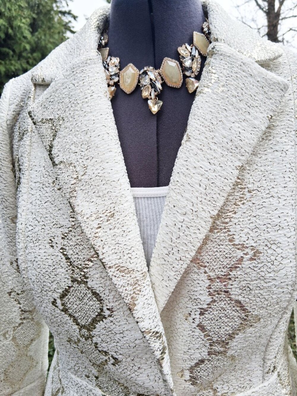 2 items - Frank Lyman Cream Metallic Gold  Print Patterned Blazer + Necklace - Picture 3 of 12